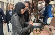 Фото 14: Шеврони, прикраси, делікатеси з м'яса та смажене морозиво: сьогодні у Львові стартував ветеранський ярмарок (відео)