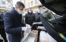 Фото 6: Мерія передала слідчому ізолятору засоби індивідуального захисту