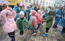 Фото 19: У Львові на площі Ринок організували акцію на підтримку людей, хворих на легеневу гіпертензію