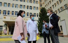 Фото 13: Андрій Садовий оглянув проведені ремонти та майбутні нові кабінети в 4-тій міській поліклініці Львова