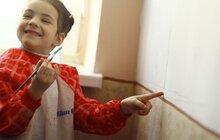 Фото 1: Львівські гуртківці розмалювали стіну клубу разом з художниками