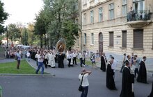 Фото 12: У Львові відбулася молитовна хода з перенесенням ікони «Милосердя двері»
