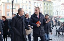 Фото 7: Дональд Туск розпочав візит до Львова з відвідин Ратуші