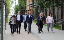 Фото 6: «Дуже добре, що ми зберегли ці дерева», — мер про врятовані багряники на вул. Угорській