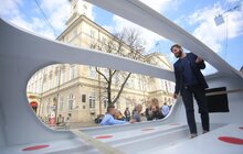Фото 4: У центрі Львова розмістили човен, на якому львів’янин підкорить Атлантичний океан
