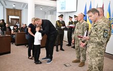 Фото 10: «Почесним знаком святого Юрія» за оборону України у Львові посмертно нагородили 30 захисників (фото)