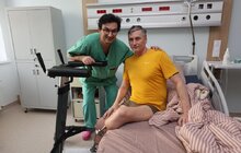 Фото 3: Перший в історії України пацієнт із вживленим у кістку протезом – ходить (фото, відео)