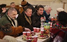 Фото 3: Для потребуючих у Львові організували святковий різдвяний обід