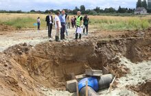 Фото 3: У с. Лисиничі ремонтні бригади ЛМКП «Львівводоканал» проводять заміну аварійного магістрального водогону