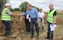 Фото 6: У с. Лисиничі ремонтні бригади ЛМКП «Львівводоканал» проводять заміну аварійного магістрального водогону
