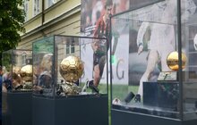 Фото 8: Вперше в історії: до Львова привезли всі три «Золоті мʼячі», які здобували українські футболісти (відео)