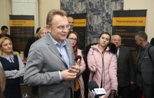 Фото 23: За кошти міста придбано мобільну наукову лабораторію
