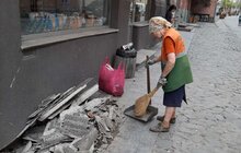 Фото 22: «До прибирання міста було задіяно сьогодні 1694 працівники комунальних підприємств і 72 одиниці техніки», - І. Маруняк