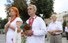 Фото 5: Біля пам’ятника Т. Шевченку капела «Дударик» заспівала Акафіст до Пресвятої Богородиці