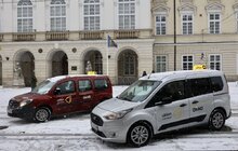 Фото 10: У Львові запускають таксі для людей, які користуються кріслами колісними (відео)
