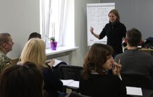Фото 4: Мер Львова та Повірений в Справах Австралії відвідали урок англійської в Центрі надання допомоги учасника бойових дій