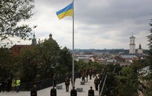 Фото 11: Львів започаткував нову традицію — над Меморіалом пам’яті Героїв Небесної Сотні підняли Державний Прапор України