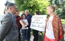 Фото 1: Дружина мера та небайдужі львів’яни вийшли до ЛОДА на підтримку Львова