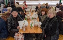 Фото 1: У Львові для найбільш потребуючих провели спільні святкові сніданки