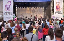 Фото 9: На площі Ринок розпочався вечірній джазовий концерт