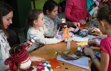 Фото 10: Дітки з сімей учасників АТО вчились виготовляти ляльки-мотанки