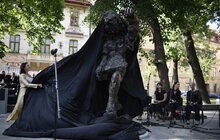 Фото 9: На площі Маланюка урочисто відкрили скульптуру Франца Ксавера Моцарта