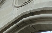Фото 2: Пошкоджену браму Личаківського кладовища демонтують для проведення ремонту