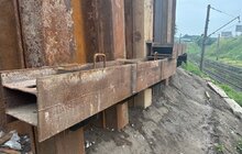 Фото 3: Будівництво шляхопроводу на вул. Шевченка — Ковча: для укріплення схилу влаштували спеціальну огорожу
