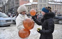 Фото 7: У Львові відзначили Міжнародний день спонтанного прояву доброти