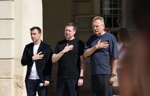 Фото 4: Біля Львівської мерії підняли кримськотатарський прапор (відео)