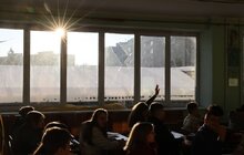 Фото 5: За шкільні парти повернулися учні ліцею, що найбільше постраждав від російських ракет (відео)