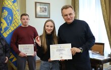 Фото 2: П'ятеро дітей, які зростали без батьків, отримали від міста квартири (фото/відео)