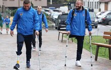 Фото 1: У Львові захисники, які втратили кінцівки на війні, створили команду і грають у футбол (відео)