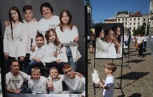 Фото 7: У центрі Львова відкрили фотовиставку про прийомні сім’ї та тих, хто дарує дітям любов