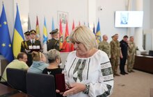 Фото 11: В День пам’яті полеглих воїнів у Львові 35 захисників посмертно нагородили «Почесним знаком Святого Юрія» (фото/​відео)
