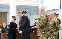 Фото 15: До Дня міста у Львові 35 захисників посмертно нагородили «Почесним знаком святого Юрія» (фото)