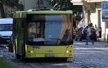 Фото 2: У Львові комунальний транспорт виїхав на маршрути з прапорцями