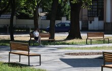 Фото 2: У сквері, поруч з Центром допомоги людям, які пережили полон і тортури, облаштували затишний громадський простір