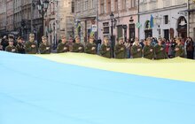 Фото 12: Сотні містян у центрі Львова урочисто заспівали Гімн України (фото/відео)