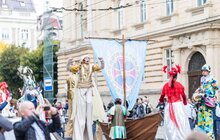 Фото 5: Центром Львова пройшла карнавальна хода: стартував 30-ий Міжнародний театральний фестиваль «Золотий лев»