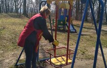 Фото 34: На території Львова проводять миття і дезінфекцію дитячих майданчиків