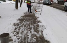 Фото 24: На вулицях Львова працює більше 50 одиниць снігоприбиральної техніки