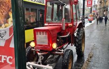 Фото 2: На вулицях Львова працює більше 50 одиниць снігоприбиральної техніки