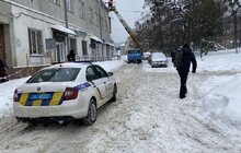 Фото 5: Мерія закликає мешканців бути особливо обережними через нависання буруль та снігу