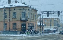 Фото 135: Минулої ночі в місті працювало 95 одиниць техніки, для посипання доріг використано 492 м3 піскосуміші