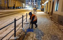 Фото 63: Для посипання доріг від ожеледиці минулої доби використано 513 м3 піскосуміші та 212 м3 солі