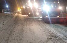 Фото 39: Для посипання доріг від ожеледиці минулої доби використано 527 м3 піскосуміші та 186 м3 солі