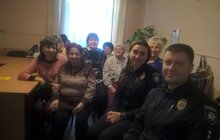 Фото 6: Львівські патрульні навчали літніх дідусів та бабусь, як протидіяти шахраям