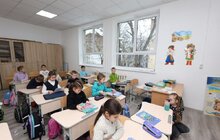 Фото 2: За шкільні парти повернулися учні ліцею №5, що постраждав від російських обстрілів 4 вересня