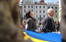 Фото 6: Ветерани та депутати першого скликання підняли український стяг над Ратушею до 36-тої річниці (фото/відео)